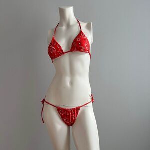 Swimwear Women's Red Paisley Bikini 3 Piece Set Swimsuit with Bucket Hat‎ Size L